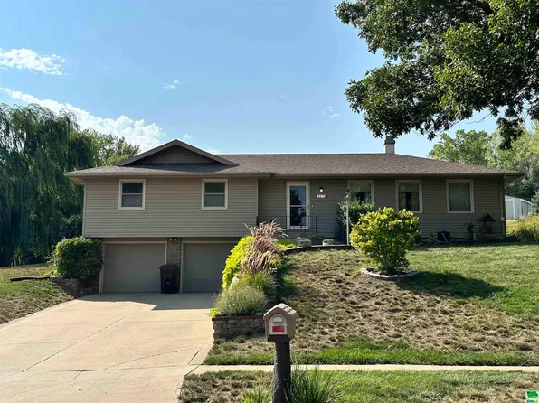 2078 Roundtable Rd, Sergeant Bluff, IA 51054