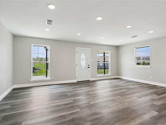 5th image of 5861 Bienvenue Ave