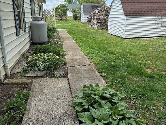 4th image of 215 Chesley St