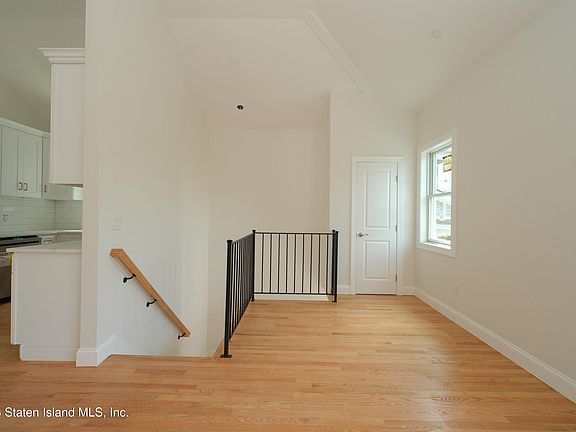 3rd image of 124 Castleton Ave