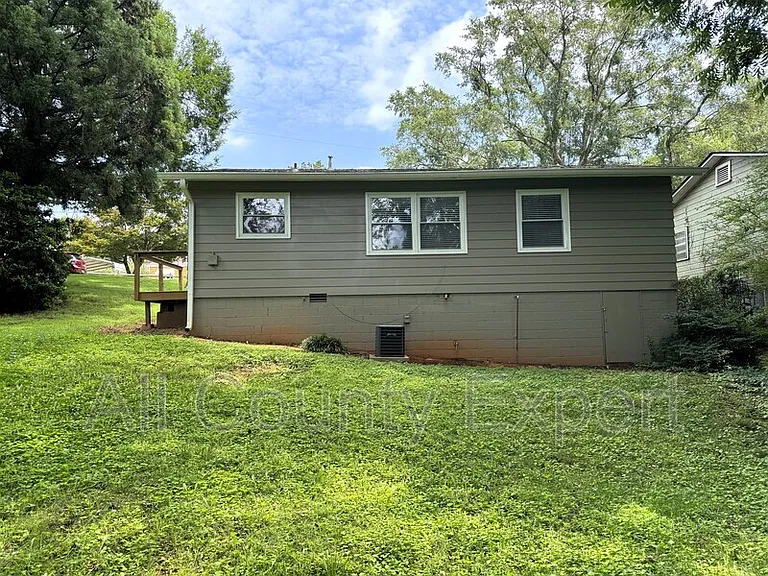 916 Zion Cir — Photo 17