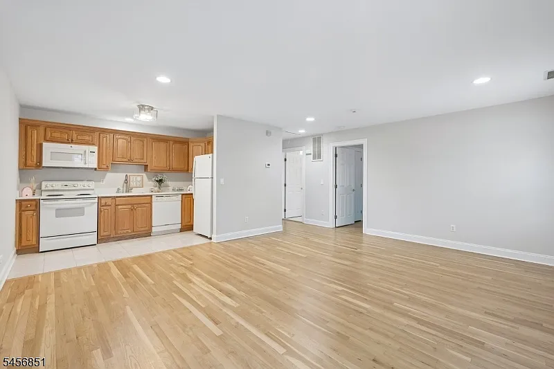 1 bed, 1.0 bath, $2,250 — Photo 3