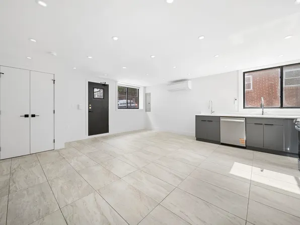 417 Maple Street image 11 of 19