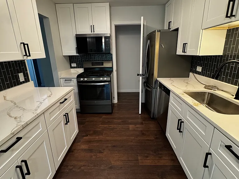 Sandhurst Ct — Photo 1