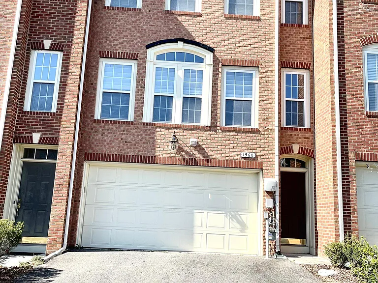 1560 Rutland Way — Photo 1