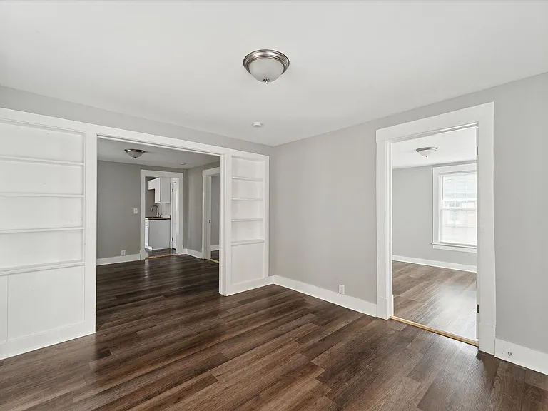 2120 E Gwinnett St — Photo 2