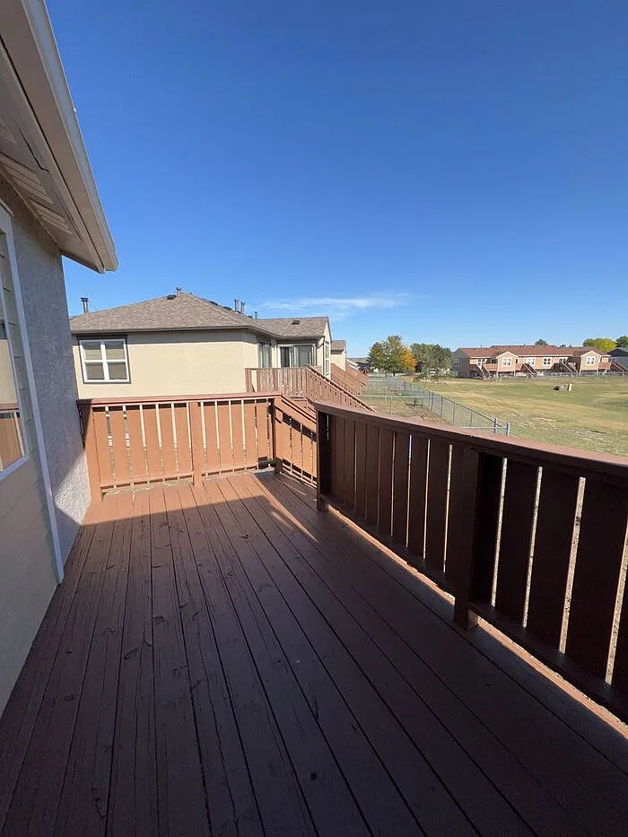 3 bed, 2.5 bath, 1328 sqft, $1,820 — Photo 2