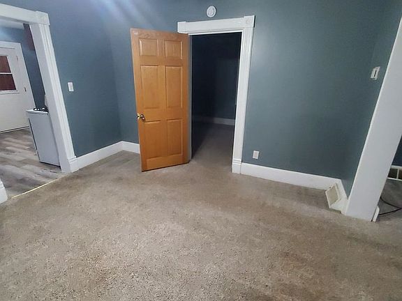 2nd image of 922-924 Elm St #922