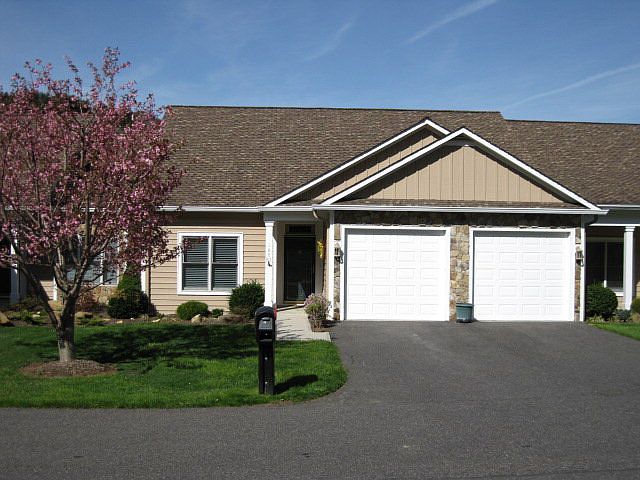 1st image of 140 E Meadow Dr #B2