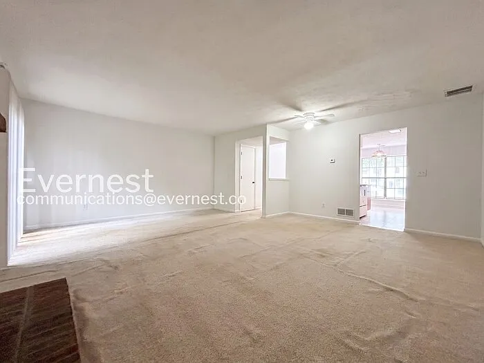 402 Hamilton Trce — Photo 7