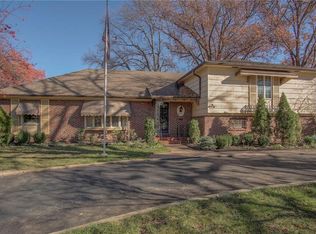 6511 Dearborn Dr, Mission, KS 66202