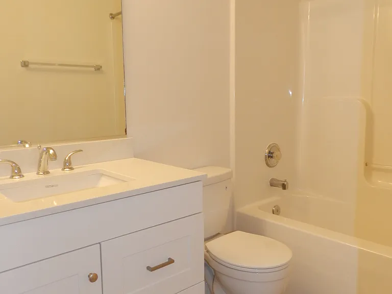 105 Merrill Ct — Photo 13
