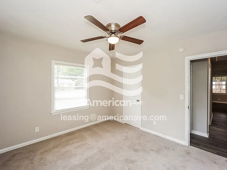 1830923_011_wm_-_main_bedroom_12954702.jpg