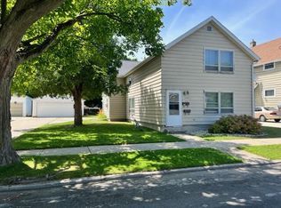 1226 S 11th St, Manitowoc, WI 54220