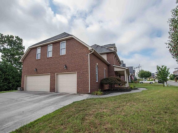 3rd image of 8400 Mahogany Ln