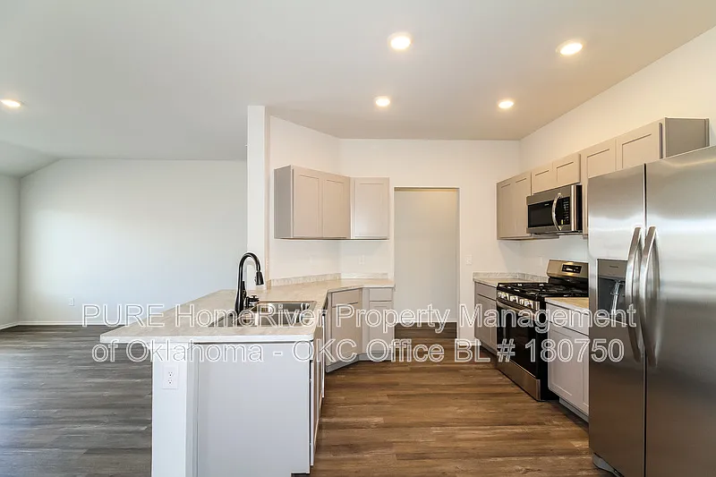 3 bed, 2.0 bath, 1355 sqft, $1,445 — Photo 4