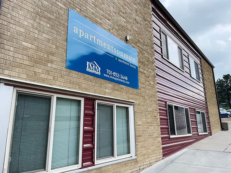 Apartments on Main - Live the Downtown Lifestyle — Photo 9