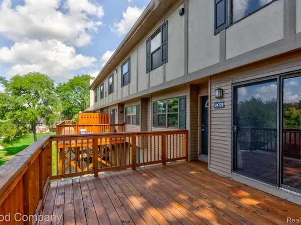 24721 Primrose Ln, Southfield, MI 48033