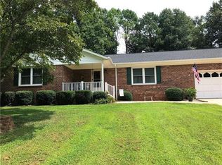 3790 Mattingly Dr, Hickory, NC 28602