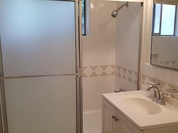 5th image of 3017 Rowena Ave APT 10