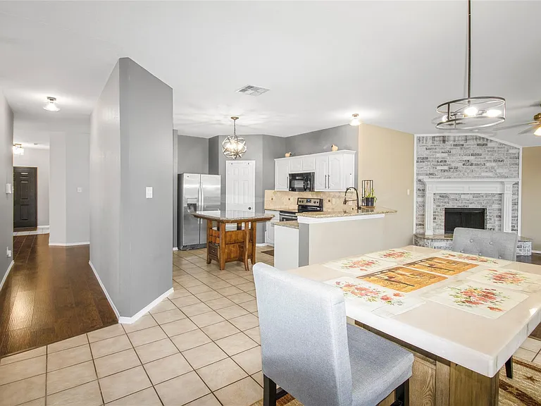 605 Chestnut Ct — Photo 10