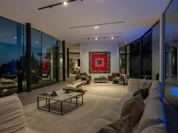 9277 Thrush Way, West Hollywood, CA 90069