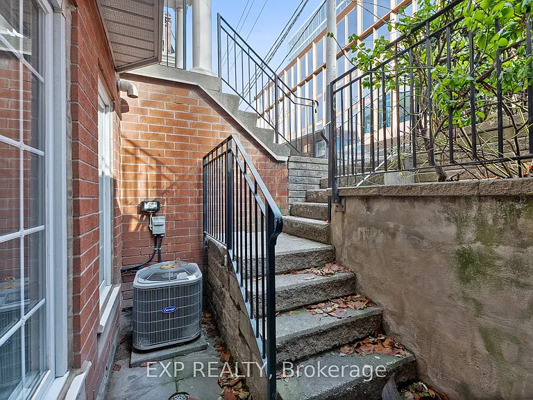 12 B Portland St #Townhouse B — Photo 20