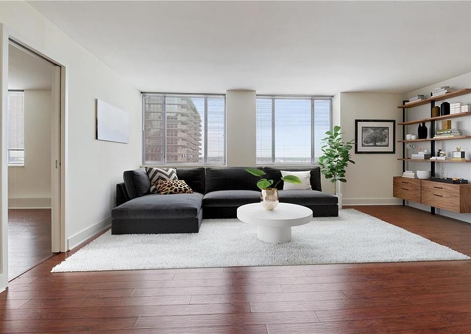 1st image of 600 E 8th 6f St
