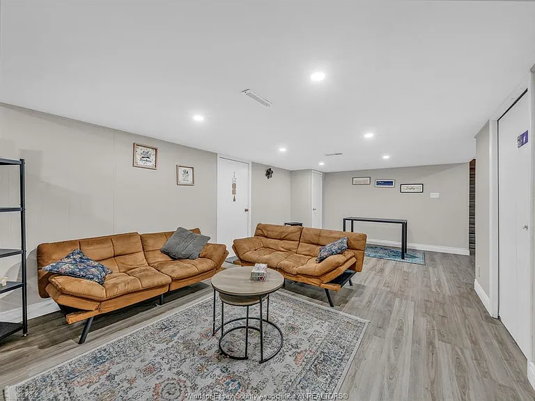2450 McKay Ave — Photo 24
