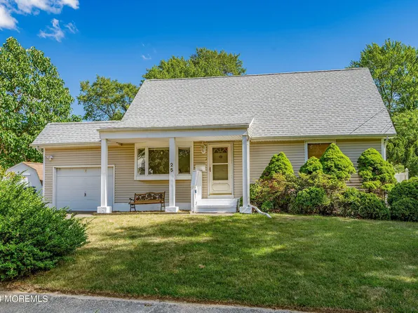25 Dartmouth Drive, Jackson, NJ 08527