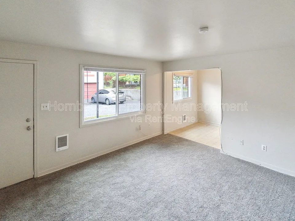 724 W Maxwell Ave