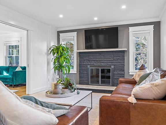 2nd image of 25 Falmouth Rd
