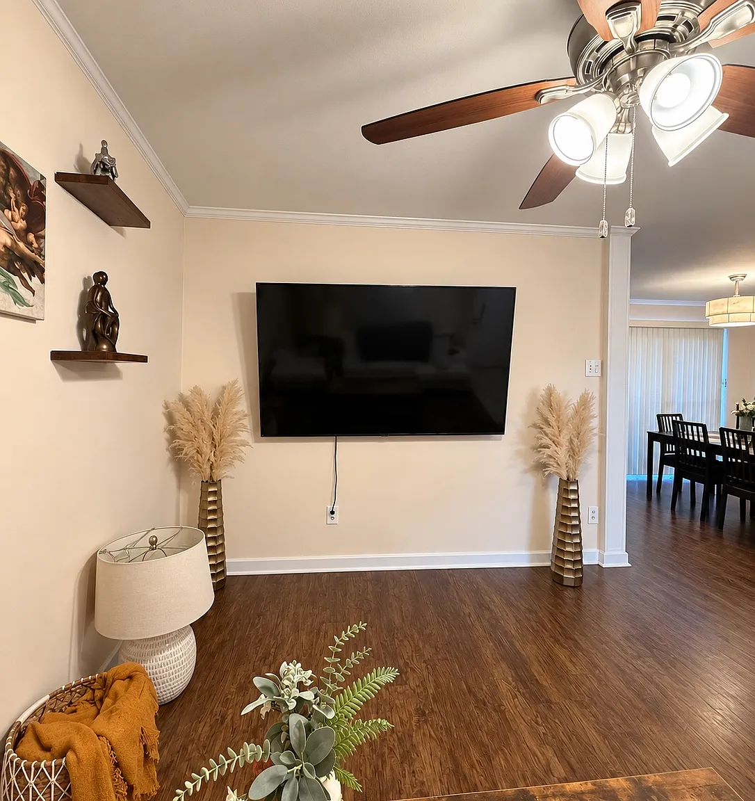 3 bed, 1.5 bath, 1010 sqft, $1,700 — Photo 3