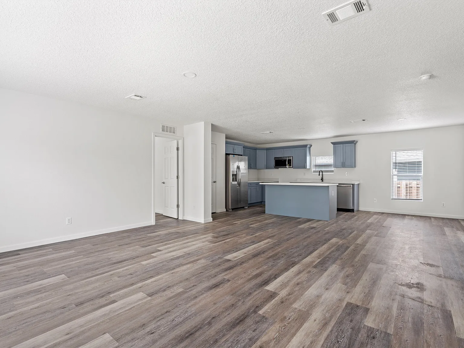 4 bed, 1500 sqft, $2,250 — Photo 2
