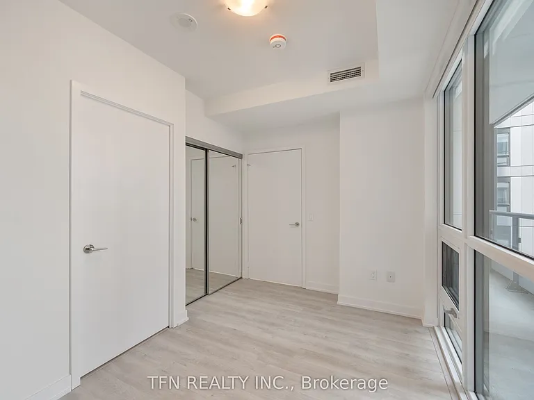 15 Richardson St #612 — Photo 18