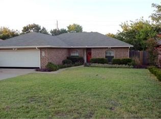 840 Hillside Dr, Cedar Hill, TX 75104