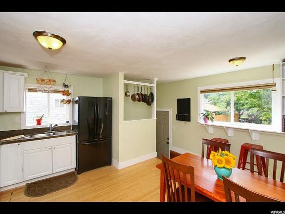 4th image of 220 E Vidas Ave