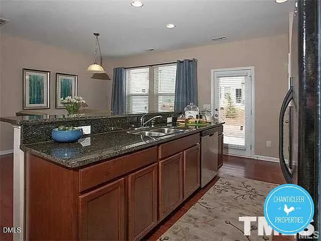 3 bed, 2.5 bath, 1600 sqft, $1,895 — Photo 4