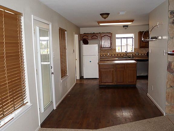 Large island kitchen