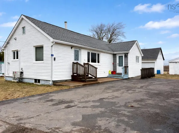 8 Standish St, Cumberland, NS B4H 3Y4