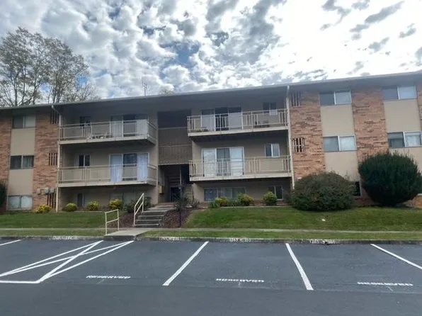 1265 Carriage Cir #204, Bristol, VA 24201