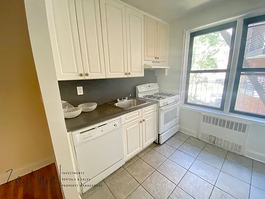 Rented by ZAYMARA Real Estate Group LLC | media 27