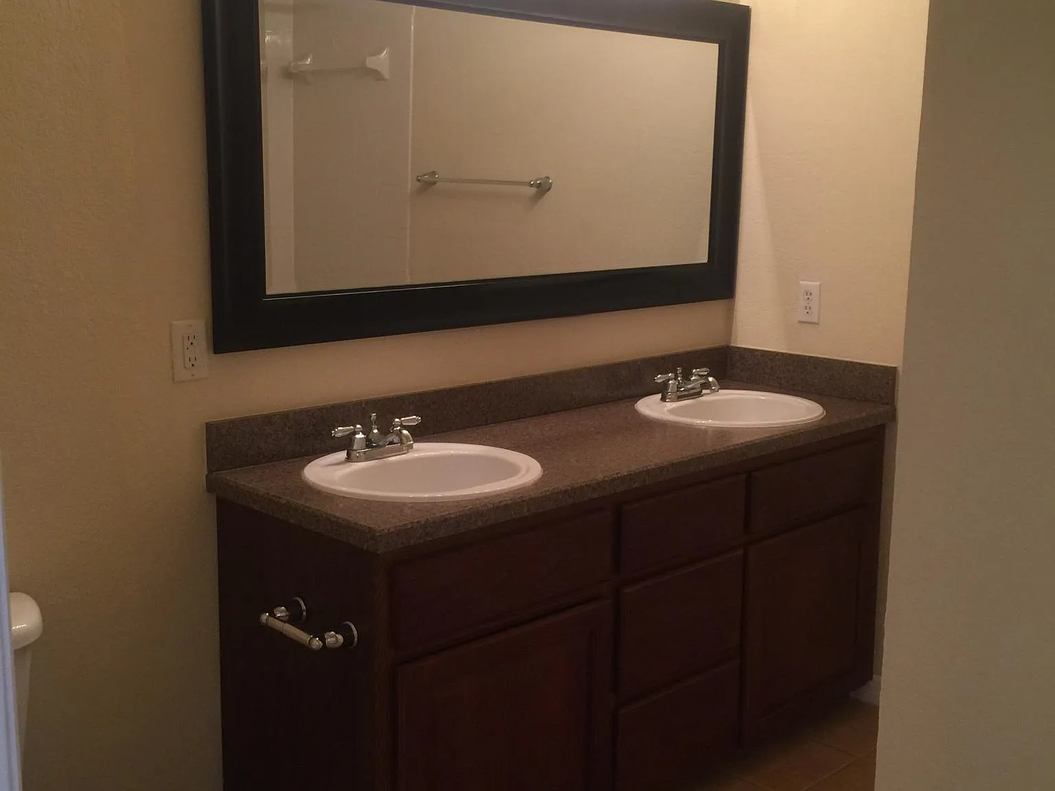 3 bed, 2.5 bath, 1800 sqft, $1,850 — Photo 4