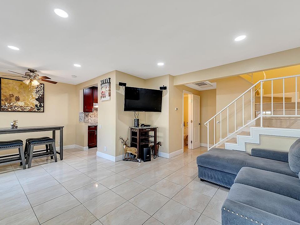 1st image of 611 Balfour Dr