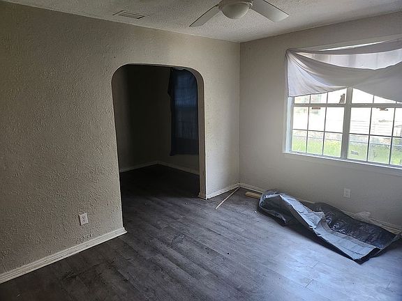 5th image of 2070 W 12th St