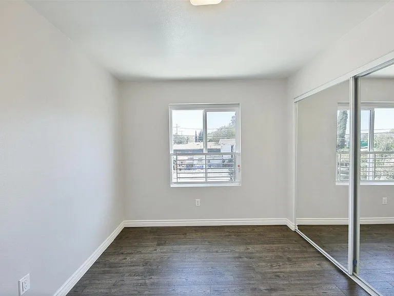 2769 Marengo St #3 — Photo 11