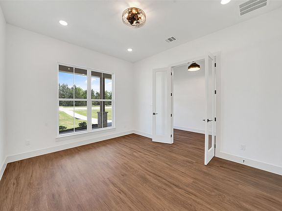 4th image of 3590 Evergreen Ln
