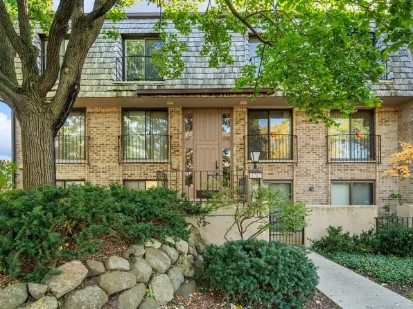 1712 Northfield Sq APT B, Winnetka, IL 60093