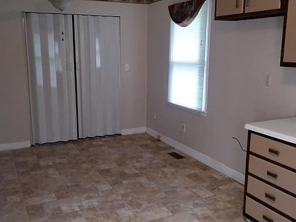 5th image of 252 Cherry Ln