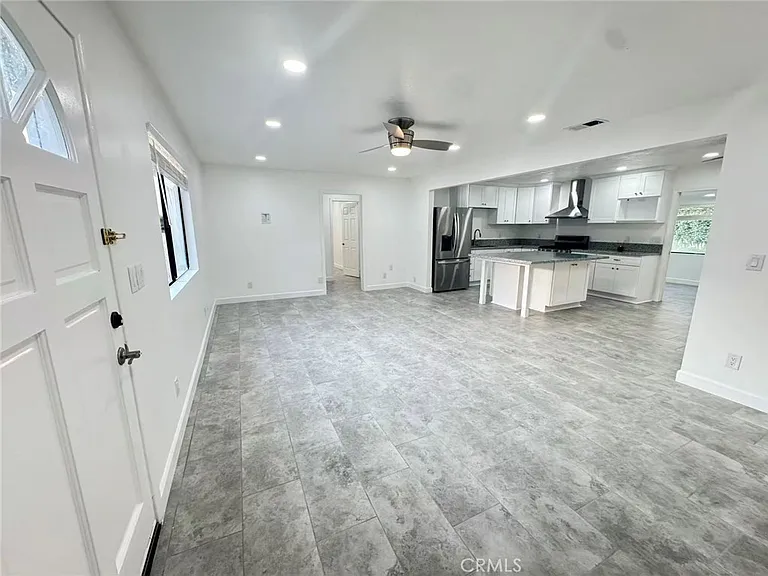 3233 E Cameron Ave — Photo 3